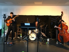 Elèves en scène Chloé Jalquin batterie et Benjamin Bras guitare